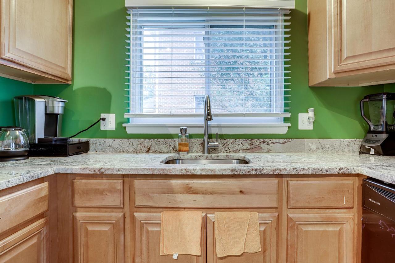 Villa Escape To Our Cozy 3 Bed Rm 2 Bath Unit In Alexandria Va Extérieur photo