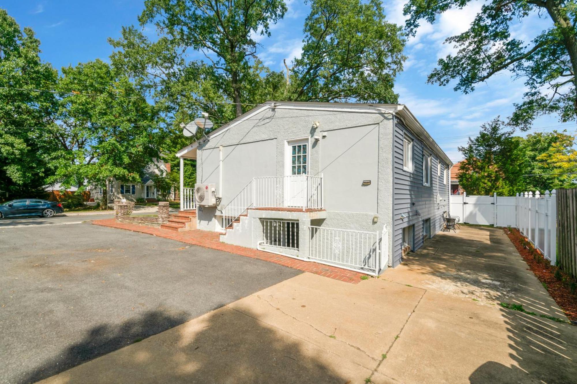 Villa Escape To Our Cozy 3 Bed Rm 2 Bath Unit In Alexandria Va Extérieur photo