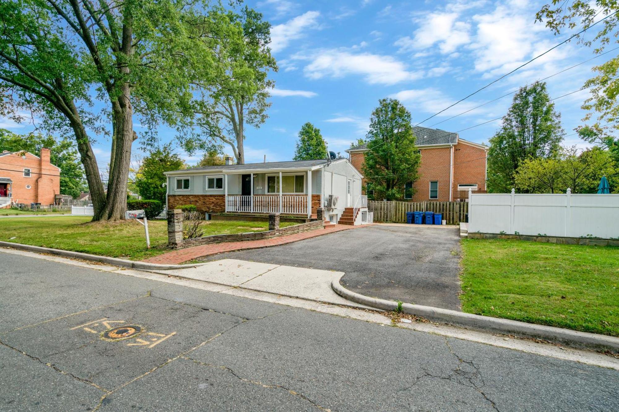Villa Escape To Our Cozy 3 Bed Rm 2 Bath Unit In Alexandria Va Extérieur photo